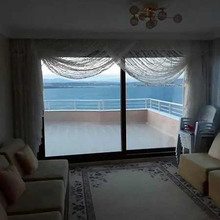 Zuemruetevler 别墅 Siğacık